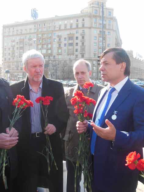Церемония  возложения цветов к подножию памятника П.А. Столыпину