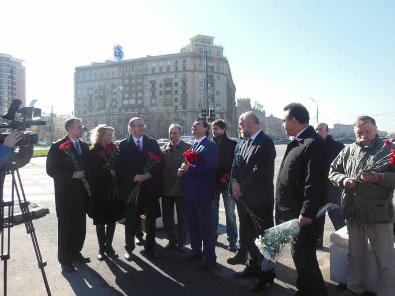 Церемония  возложения цветов к подножию памятника П.А. Столыпину
